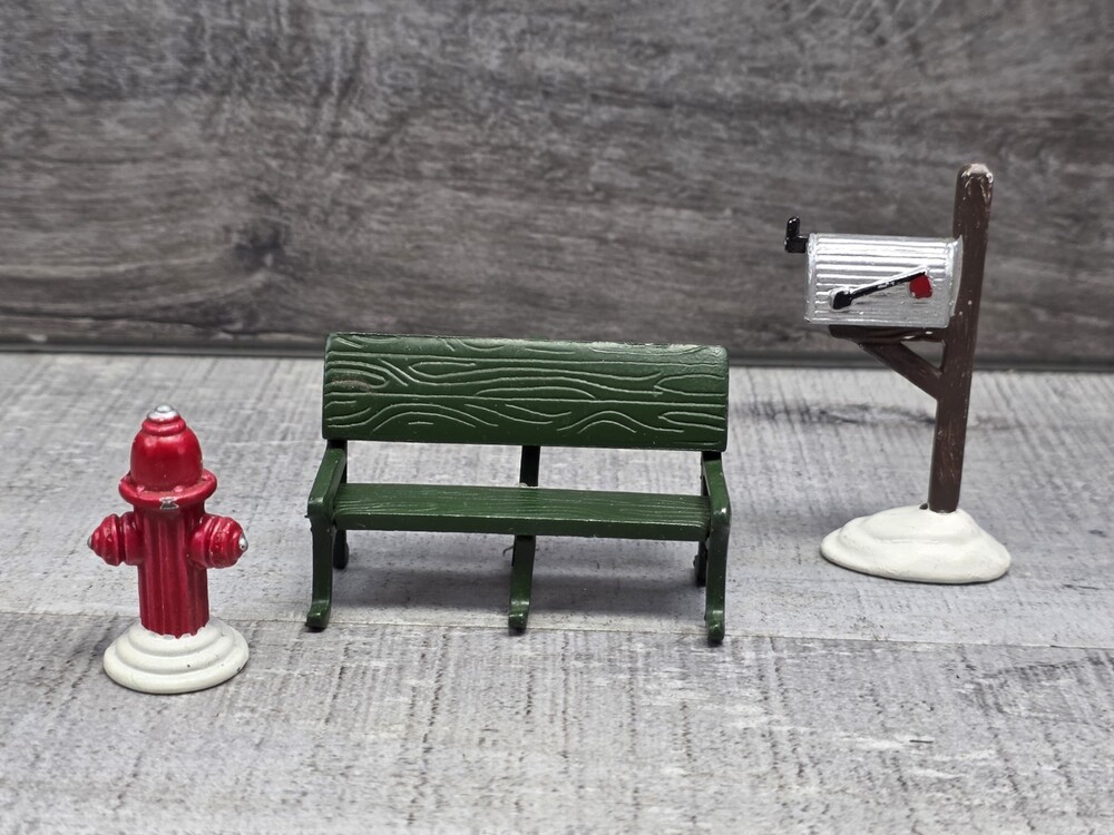 Dept. 56 -Snow Village Bench Fire Hydrant And Mailbox 51322 Retired g44b